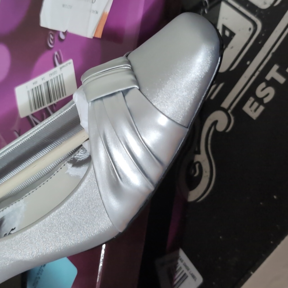 Easy street waive kitten heel pupmps